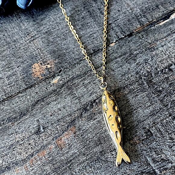 NEW Gold Sardine Pendant Layering Necklace - Picture 9 of 10